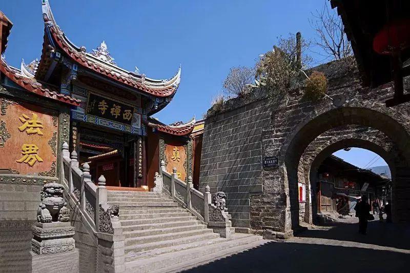 建行济南华山珑城支行：社区送宣传送服务 奋战首季开门红